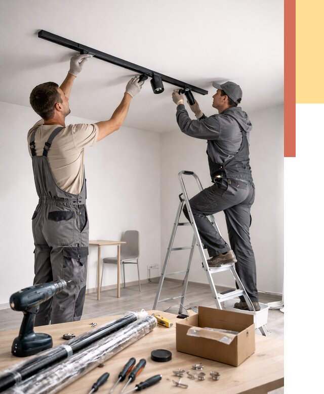 Установка трековых светильников в натяжной потолок в Твери от 4565 руб. | ОТДЕЛОЧНИК-Твр